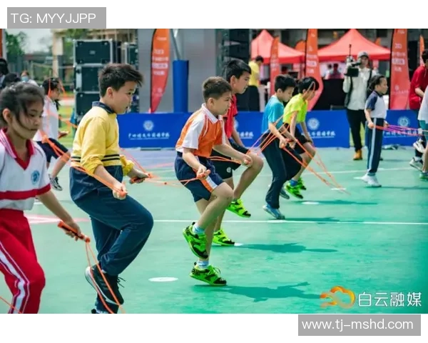 绳影翻飞展自强 汗水铸就绚烂笑脸